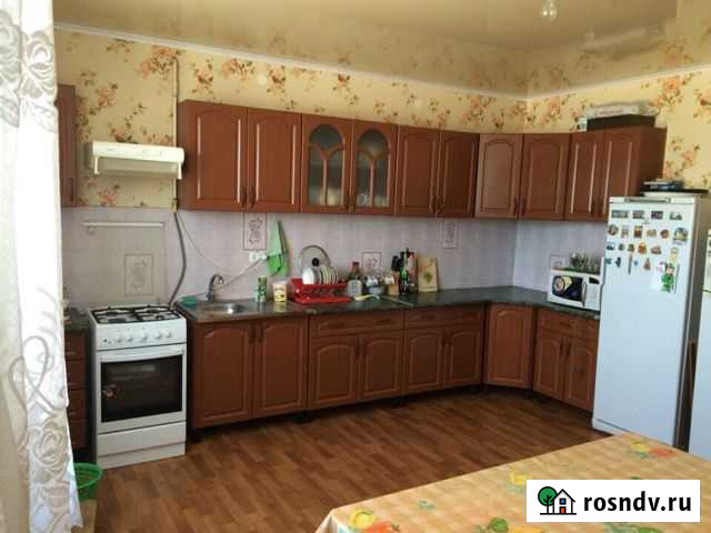 Коттедж 160 м² на участке 4.5 сот. в аренду посуточно в Соль-Илецке Соль-Илецк - изображение 1
