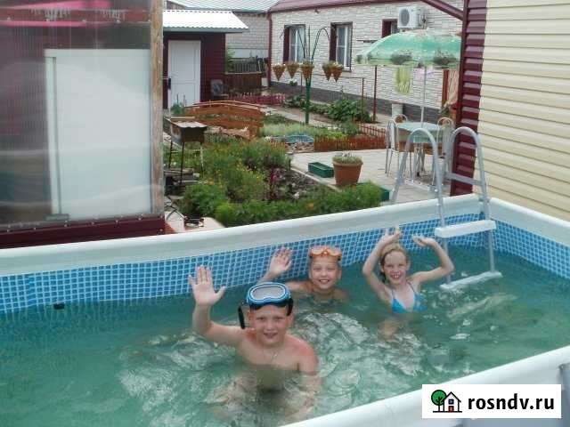 Комната 10 м² в 8-ком. кв., 1/1 эт. в аренду посуточно в Яровом Яровое - изображение 1