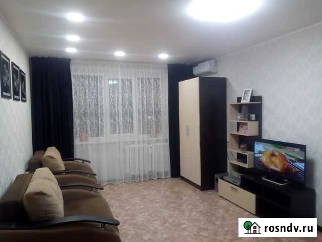 1-комнатная квартира, 40 м², 3/10 эт. в аренду посуточно в Нижнекамске Нижнекамск - изображение 1