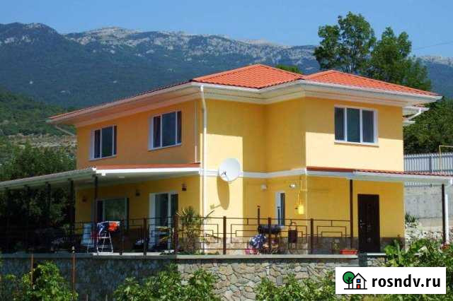 Дом 200 м² на участке 10 сот. в аренду посуточно в Алуште Алушта - изображение 1