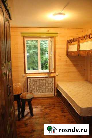 Комната 10 м² в 6-ком. кв., 2/2 эт. в аренду посуточно в Туапсе Туапсе - изображение 1