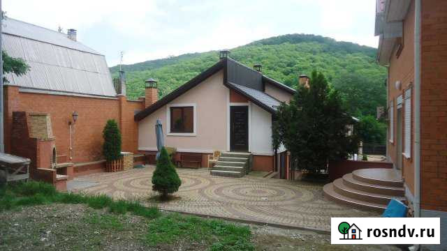 Коттедж 100 м² на участке 5 сот. в аренду посуточно в Абрау-Дюрсо Абрау-Дюрсо - изображение 1