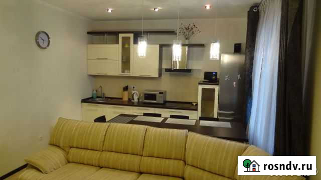 2-комнатная квартира, 50 м², 3/4 эт. в аренду посуточно в Магнитогорске Магнитогорск - изображение 1