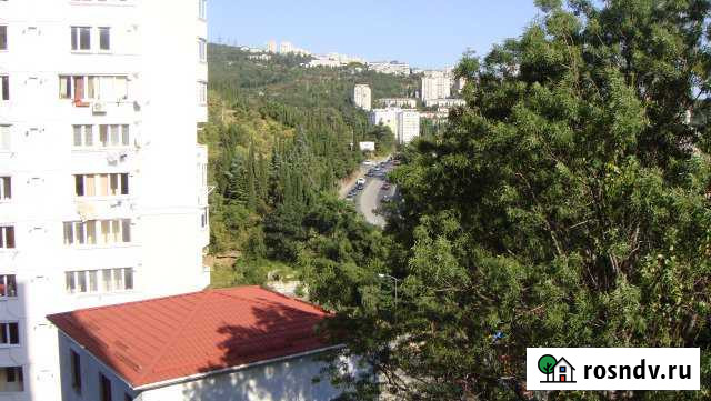 Комната 17 м² в 3-ком. кв., 3/9 эт. на продажу в Ялте Ялта - изображение 1