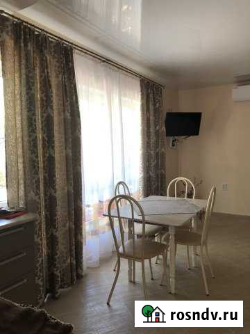 Коттедж 28 м² на участке 6 сот. в аренду посуточно в Севастополе Севастополь - изображение 1