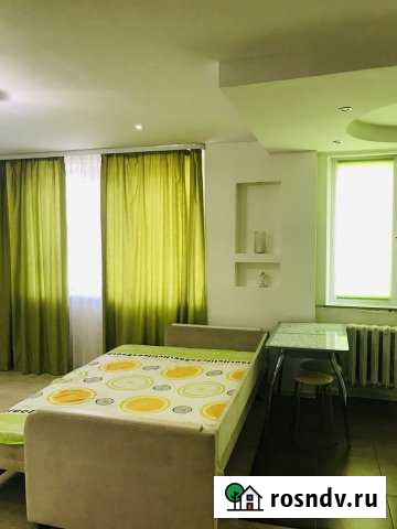 2-комнатная квартира, 33 м², 1/5 эт. в аренду посуточно в Волжском Волгоградской области Волжский - изображение 1