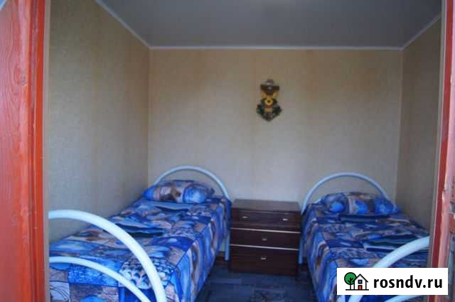 Комната 10 м² в 5-ком. кв., 1/1 эт. в аренду посуточно в Яровом Яровое - изображение 1