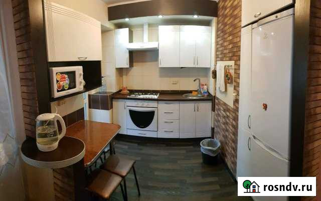 3-комнатная квартира, 60 м², 1/5 эт. в аренду посуточно в Балаково Балаково - изображение 1