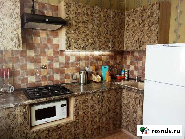 2-комнатная квартира, 50 м², 8/10 эт. в аренду посуточно в Энгельсе Энгельс - изображение 1