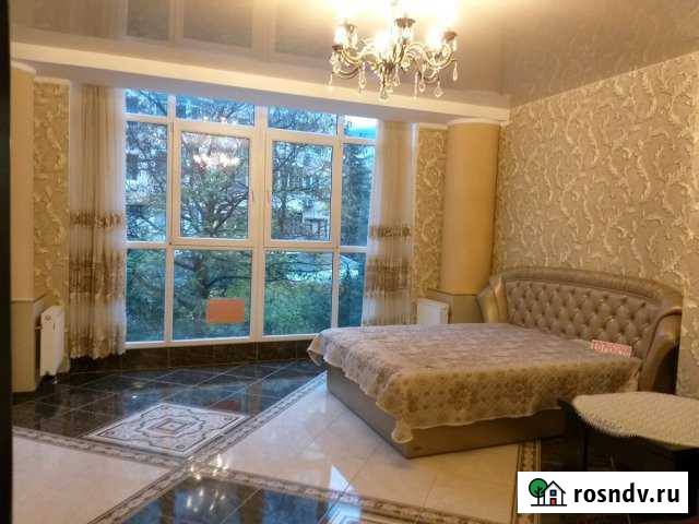 3-комнатная квартира, 82 м², 2/7 эт. в аренду посуточно в Ялте Ялта - изображение 1