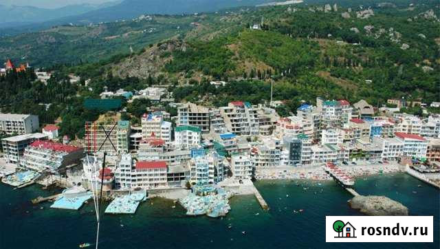 Коттедж 230 м² на участке 1 сот. в аренду посуточно в Алуште Алушта - изображение 1