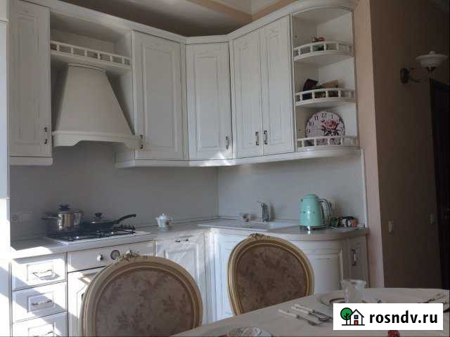 3-комнатная квартира, 78 м², 3/3 эт. в аренду посуточно в Севастополе Севастополь - изображение 1