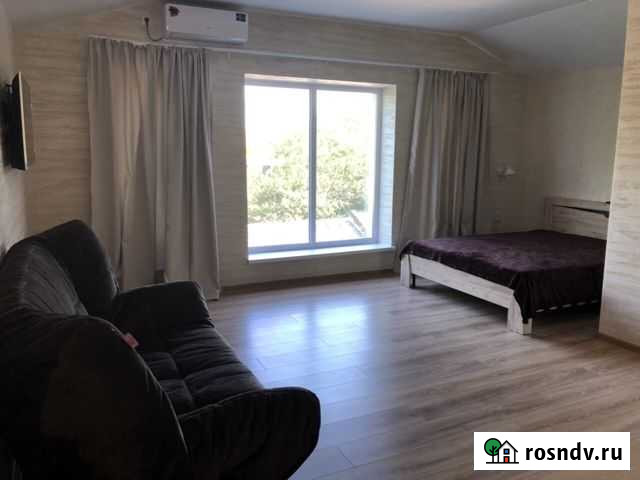 Комната 19 м² в 1-ком. кв., 2/2 эт. в аренду посуточно в Черноморском Республики Крым Черноморское - изображение 1