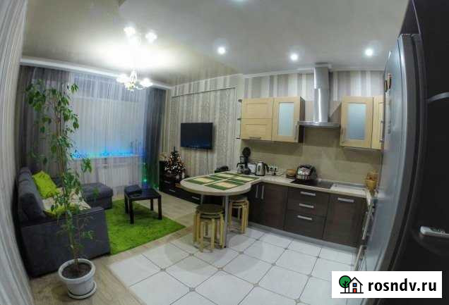 3-комнатная квартира, 90 м², 8/10 эт. в аренду посуточно в Омске Омск - изображение 1