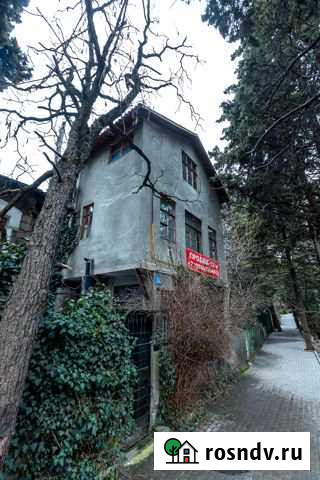 3-комнатная квартира, 92 м², 2/2 эт. в аренду на длительный срок в Ялте Ялта - изображение 1