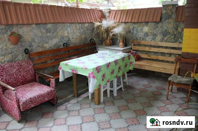 Коттедж 60 м² на участке 2 сот. в аренду посуточно в Евпатории Евпатория - изображение 1