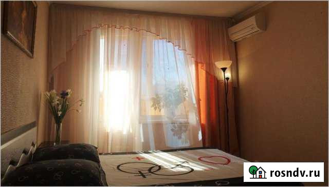 3-комнатная квартира, 90 м², 3/5 эт. в аренду посуточно в Волжском Волгоградской области Волжский - изображение 1