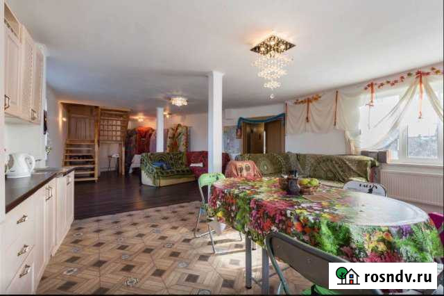 Дом 200 м² на участке 10 сот. в аренду посуточно в Санкт-Петербурге Санкт-Петербург - изображение 1