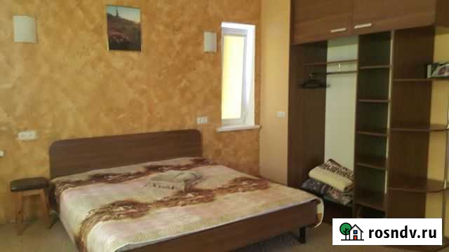 Комната 30 м² в 6-ком. кв., 2/2 эт. в аренду посуточно в Саках Саки - изображение 1