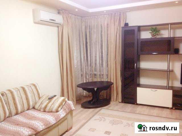 3-комнатная квартира, 80 м², 5/6 эт. в аренду посуточно в Волжском Волгоградской области Волжский - изображение 1