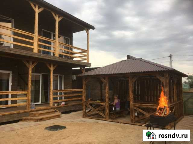 Коттедж 200 м² на участке 3.5 сот. в аренду посуточно в Голубицкой Голубицкая - изображение 1