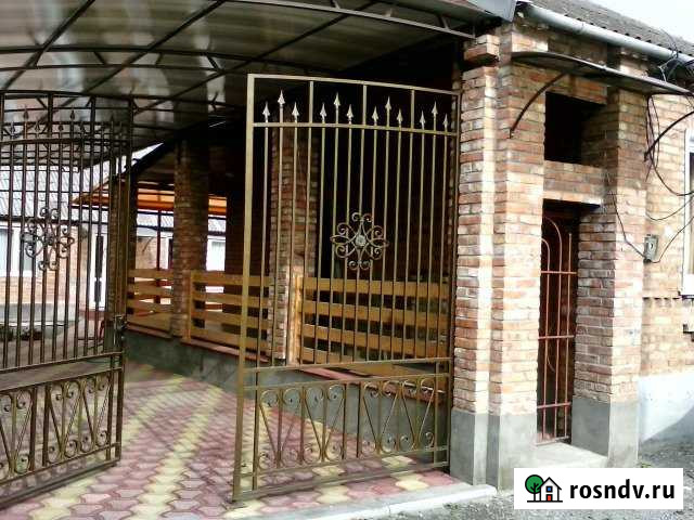 Коттедж 70 м² на участке 6 сот. в аренду посуточно в Беслане Беслан - изображение 1