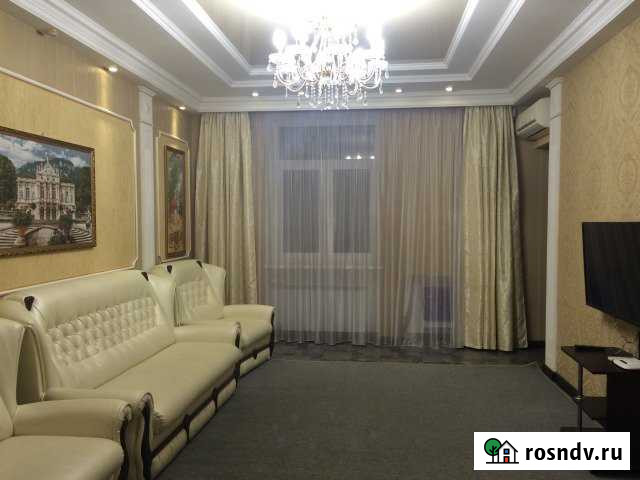 3-комнатная квартира, 80 м², 3/3 эт. в аренду посуточно в Севастополе Севастополь - изображение 1