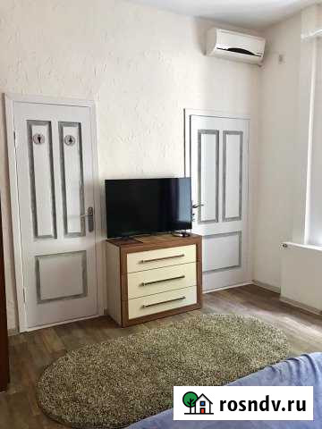 3-комнатная квартира, 70 м², 1/2 эт. в аренду посуточно в Севастополе Севастополь - изображение 1