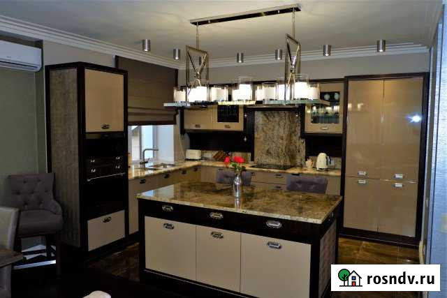 3-комнатная квартира, 140 м², 3/7 эт. в аренду на длительный срок в Астрахани Астрахань - изображение 1