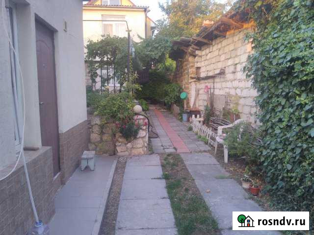 Дом 30 м² на участке 1 сот. в аренду на длительный срок в Севастополе Севастополь - изображение 1