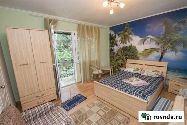 Коттедж 65 м² на участке 12 сот. в аренду посуточно в Ялте Ялта - изображение 1