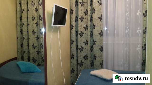 Комната 16 м² в 8-ком. кв., 1/5 эт. в аренду посуточно в Томске Томск - изображение 1