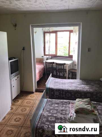 Комната 12 м² в 1-ком. кв., 2/2 эт. в аренду посуточно в Алупке Алупка - изображение 1
