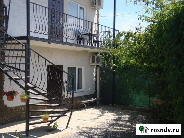 Коттедж 60 м² на участке 2 сот. в аренду посуточно в Судаке Судак - изображение 1