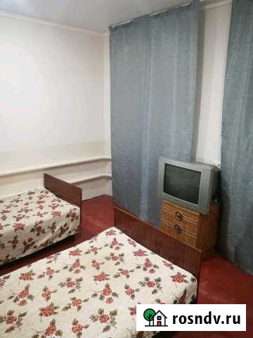 Комната 18 м² в 2-ком. кв., 1/1 эт. в аренду посуточно в Тихорецке Тихорецк - изображение 1
