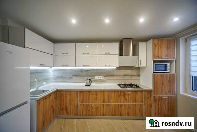 3-комнатная квартира, 130 м², 1/10 эт. в аренду посуточно в Севастополе Севастополь - изображение 1