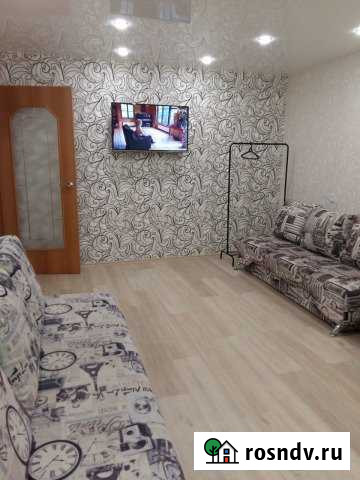 2-комнатная квартира, 58 м², 3/5 эт. в аренду посуточно в Артемовском Артемовский - изображение 1