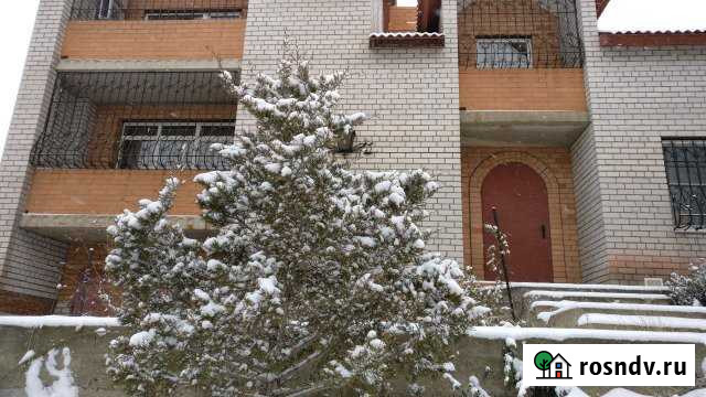 Дом 400 м² на участке 10 сот. в аренду на длительный срок в Волгограде Волгоград - изображение 1