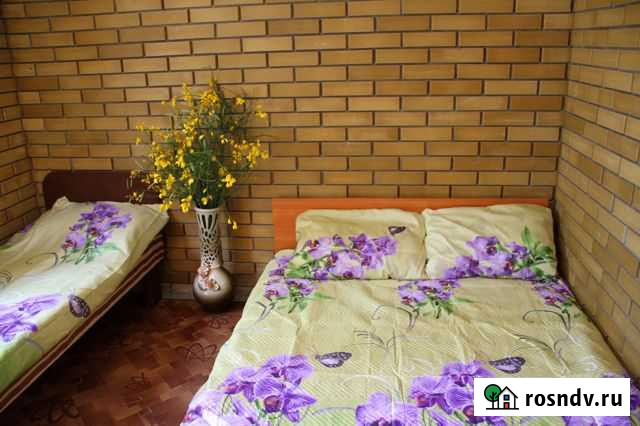 Комната 12 м² в 5-ком. кв., 1/2 эт. в аренду посуточно в Черноморском Республики Крым Черноморское - изображение 1