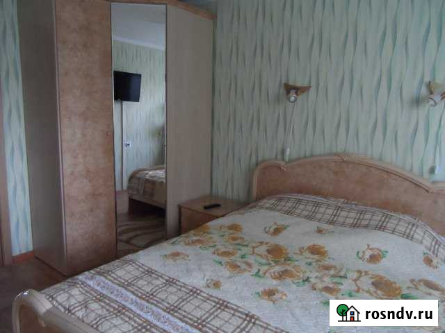 Комната 27 м² в 3-ком. кв., 1/5 эт. в аренду посуточно в Яровом Яровое - изображение 1