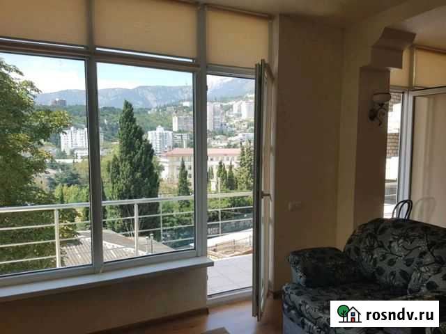 Комната 32 м² в 3-ком. кв., 2/3 эт. в аренду посуточно в Ялте Ялта - изображение 1