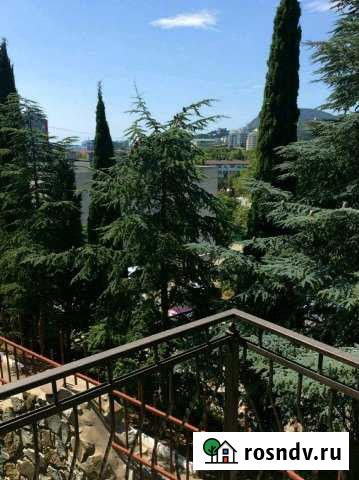 Дом 300 м² на участке 1 сот. в аренду посуточно в Алуште Алушта - изображение 1