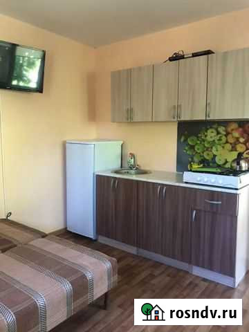 Дом 20 м² на участке 6 сот. в аренду посуточно в Небуге Небуг - изображение 1