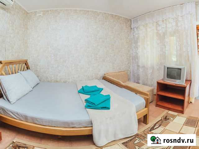 Коттедж 50 м² на участке 6 сот. в аренду посуточно в Алуште Алушта - изображение 1