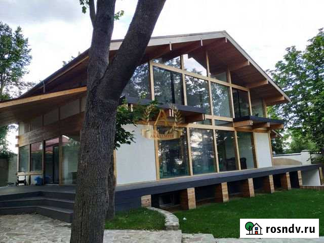 Коттедж 700 м² на участке 30 сот. в аренду посуточно в Красногорске Московской области Красногорск - изображение 1