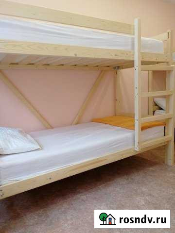 Комната 16 м² в 7-ком. кв., 1/10 эт. в аренду посуточно в Красноярске Красноярск - изображение 1