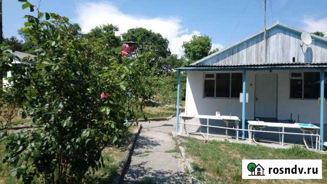 Комната 15 м² в 9-ком. кв., 1/1 эт. в аренду посуточно в Дивноморском Дивноморское - изображение 1