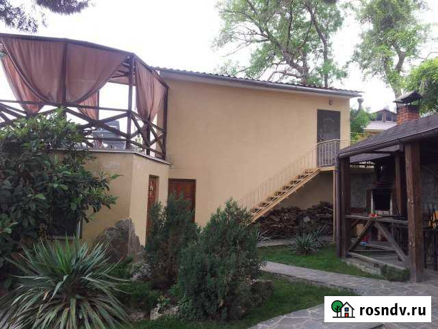 Таунхаус 40 м² на участке 5 сот. в аренду посуточно в Ялте Ялта - изображение 1