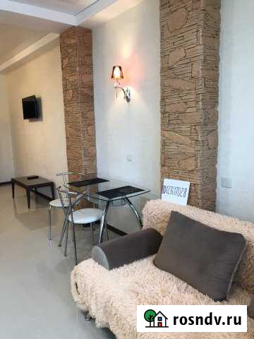 Комната 35 м² в 1-ком. кв., 1/4 эт. в аренду посуточно в Ялте Ялта - изображение 1