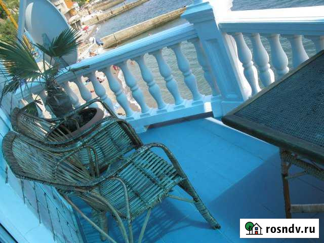 Коттедж 80 м² на участке 1 сот. в аренду посуточно в Ялте Ялта - изображение 1